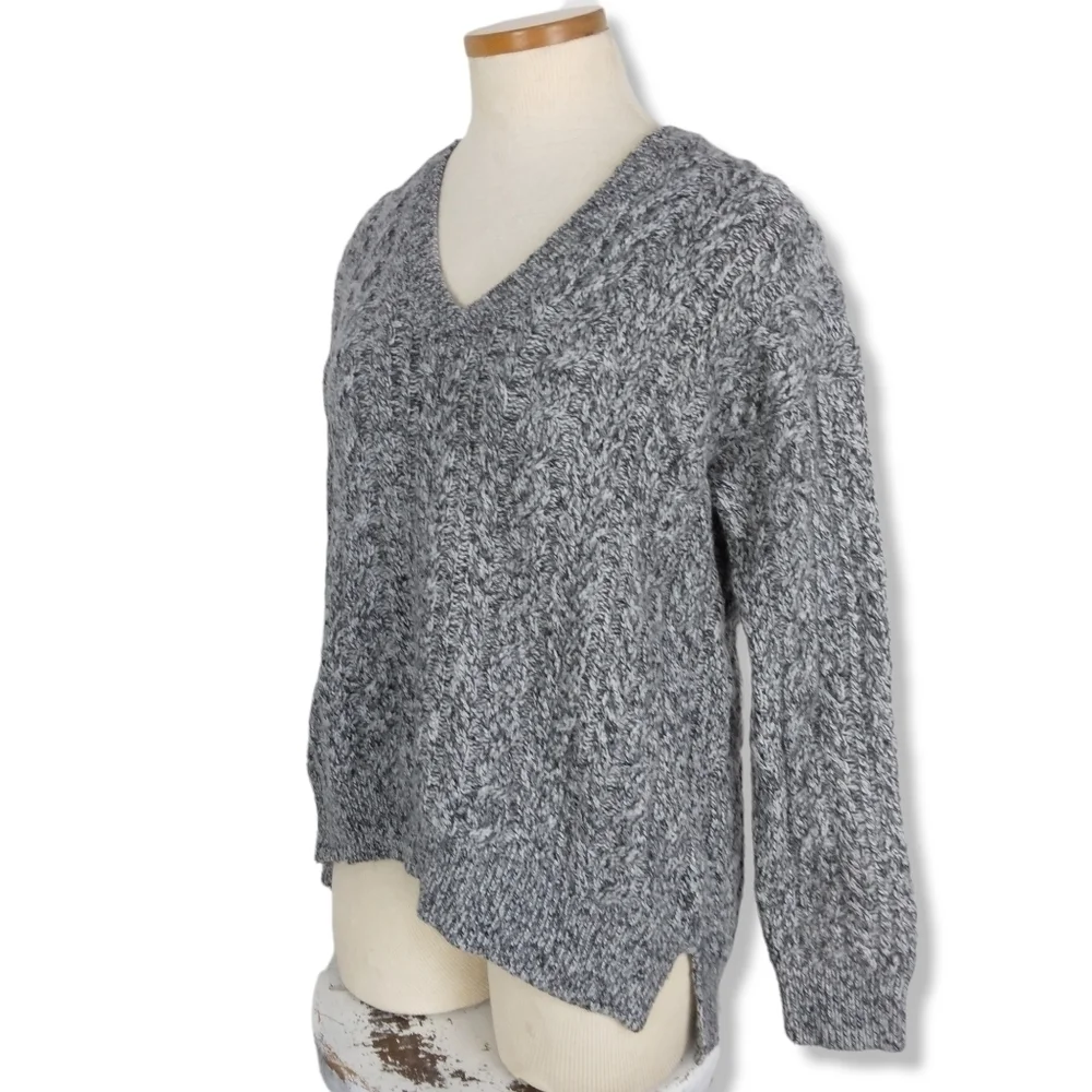 Vince V-Neck Chunky Knit Sweater in Heathered Grey Size XS - Picture 3 of 9